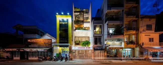 Bất ngờ với ngôi nhà ống tích hợp văn phòng ở Nha Trang