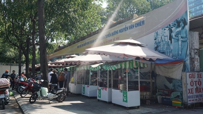 Phố hàng rong Nguyễn Văn Chiêm sau hơn 2 năm thí điểm