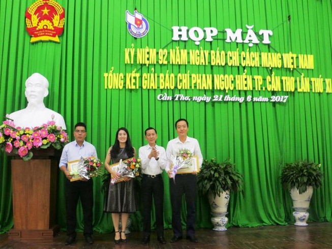 Trao giải báo chí Phan Ngọc Hiển cho 36 tác phẩm