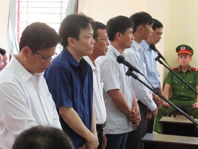 Xử 3 cán bộ ngân hàng: Giám đốc chỉ biết ký