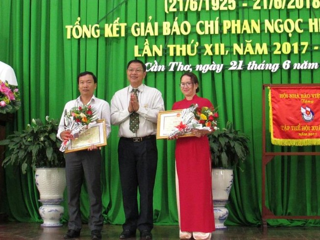 Trao giải báo chí Phan Ngọc Hiển lần thứ XII