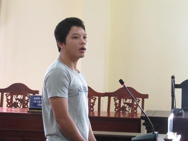 Cười ngất với lời khai tưng tửng của bị cáo