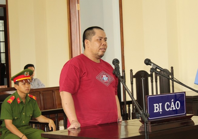 Ra tòa đòi bị cáo ký giấy… bán nhà
