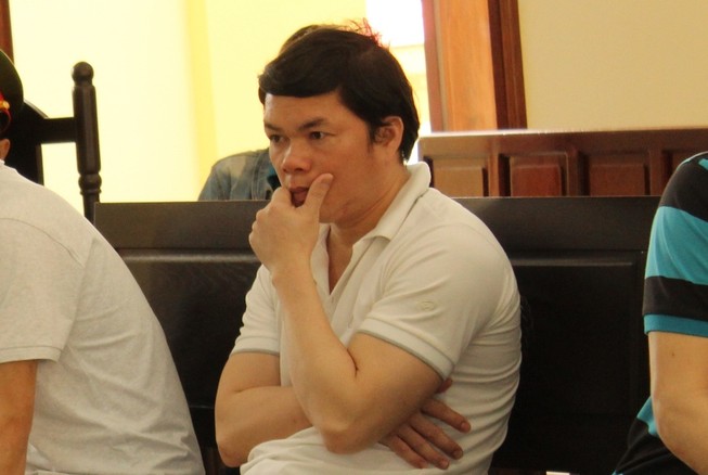 Ra tòa đòi lại tiền 'chạy' vào ngành công an