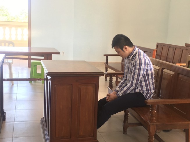 Hiếp dâm con gái của người yêu cũ
