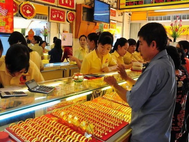 Sau một đêm, giá vàng tăng sốc 1 triệu đồng/lượng