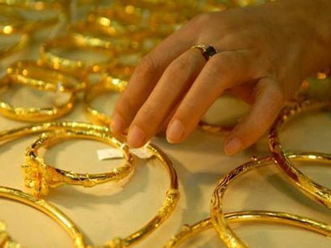 Vàng 'bốc hơi' nửa triệu đồng mỗi lượng