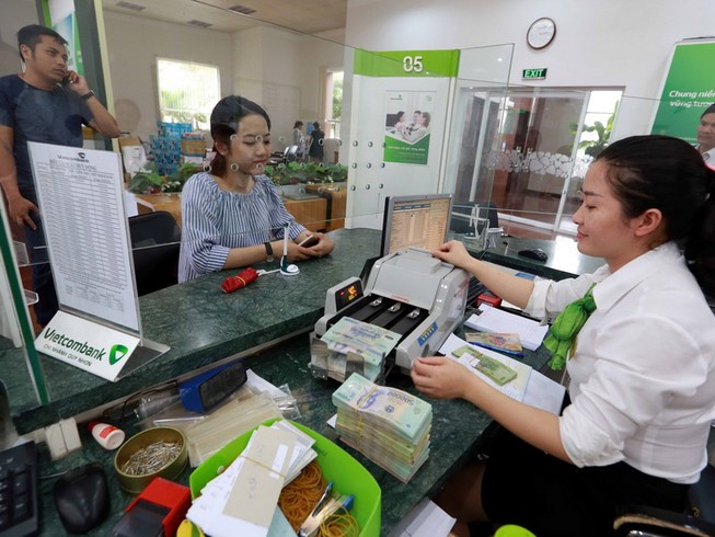 Ngân hàng đầu tiên giảm lãi suất cho vay