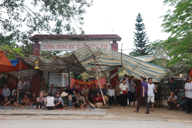 Vụ 600 HS nghỉ học: Trong tháng 12 phải đưa các em trở lại trường