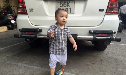 Bé bị bỏ rơi trên taxi được hàng chục người xin nhận làm con nuôi