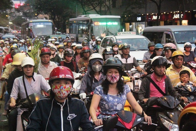 Hình ảnh 'phát sợ' về giao thông ở Sài Gòn cuối năm