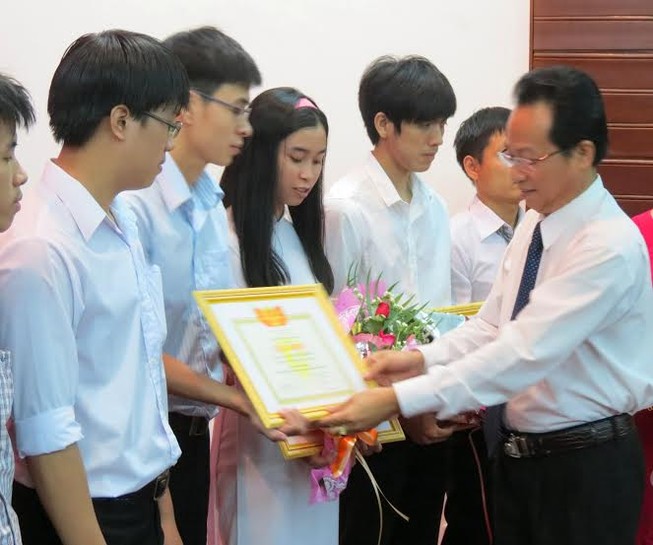 Đại học Huế tuyên dương 13 thủ khoa, sinh viên tiêu biểu