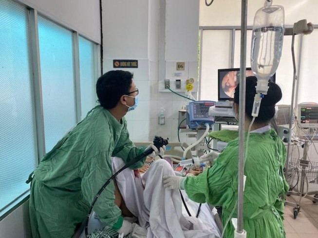Xuất huyết tiêu hóa dưới ồ ạt, người đàn ông suýt chết