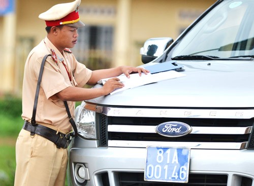 CSGT phát loa khi truy đuổi kẻ trộm xe máy