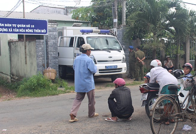 Nghi vợ đâm chết chồng hờ trong nhà trọ