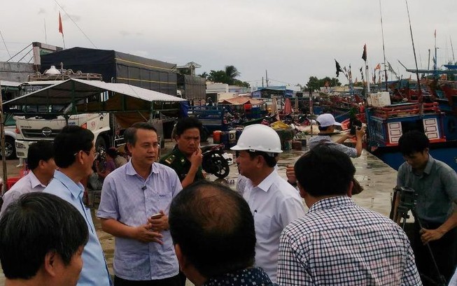 Ninh Thuận oằn mình chống bão