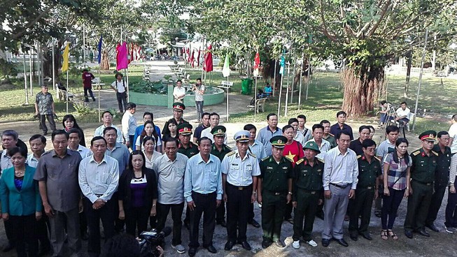 Thăm, tặng quà Tết quân dân xã đảo Thổ Châu