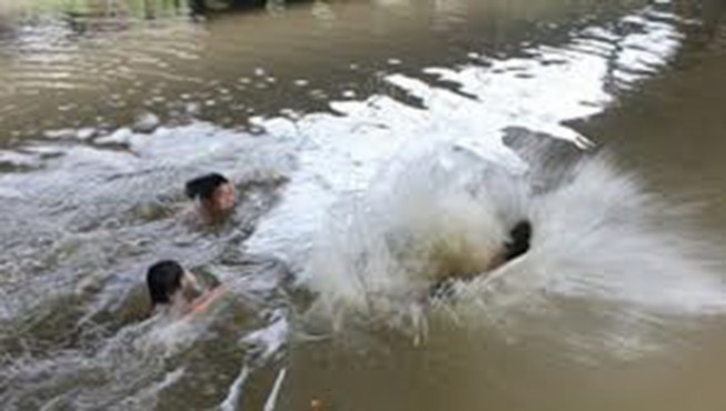 Nhóm sư cô tắm biển Long Hải, 2 người mất tích