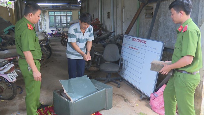 Kẻ trộm ‘trình diễn’ việc đục két tại công an