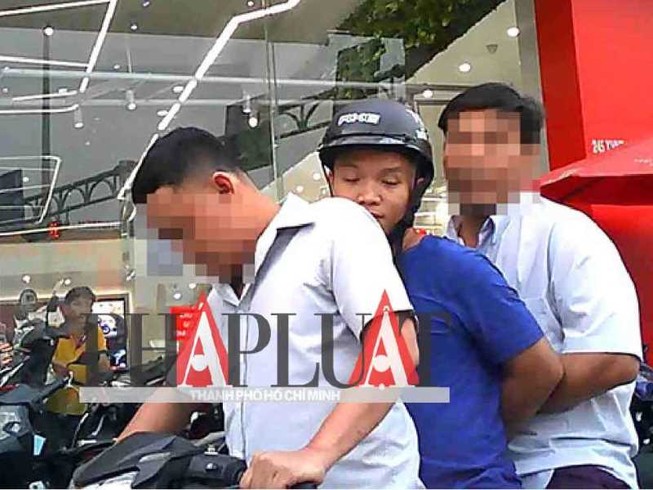 Đưa người chạy xe vi phạm về phường rồi mặc cả đòi tiền