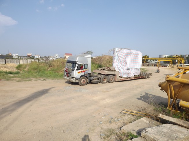 Xe khủng tiếp tục “tẩu thoát” trước mũi cơ quan chức năng