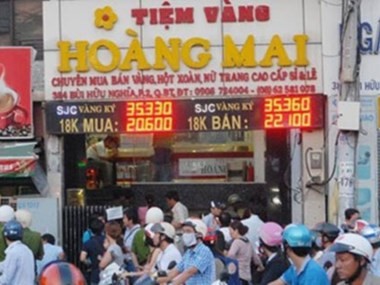 Vụ “Bắt 100 đô, niêm phong cả tiệm vàng“: Công an Bình Thạnh trả gần 15.000 USD cho chủ tiệm
