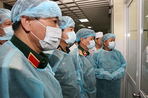 Tổng Tham mưu trưởng thăm hỏi các chiến sĩ bị thương trong vụ rơi trực thăng