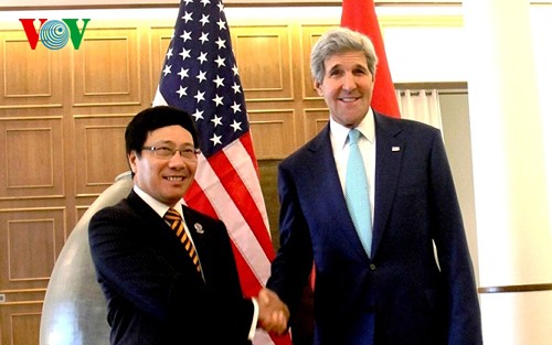 Phó thủ tướng-Bộ trưởng Ngoại giao Phạm Bình Minh gặp Ngoại trưởng Mỹ John Kerry