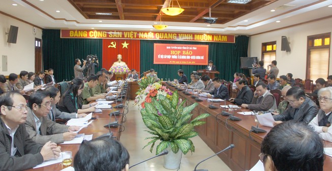 Hà Tĩnh họp báo vụ phụ huynh ngăn hơn 500 học sinh đến lớp