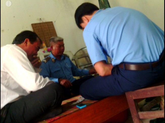 Phó Chánh văn phòng ủy ban huyện mất chức vì đánh bài ăn tiền
