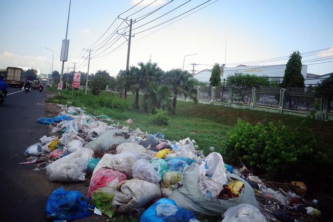 Cấm vẫn đổ