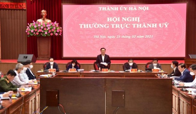 Bí thư Thành uỷ Hà Nội Vương Đình Huệ chủ trì cuộc họp.