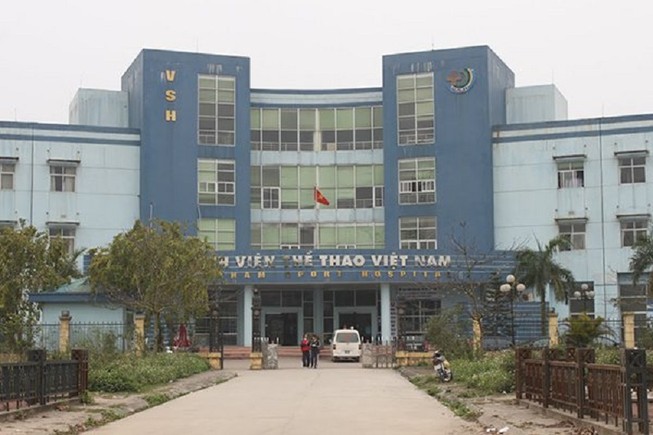 Bác sĩ bị đánh, bắt quỳ xin lỗi tại bệnh viện