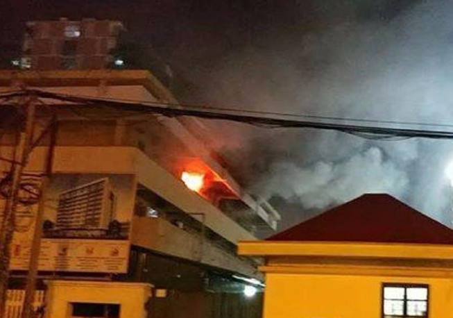 Cháy dữ dội tại BV Bạch Mai