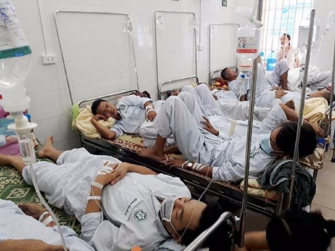 Sốt xuất huyết tăng vọt, BV 'gồng mình' chống dịch