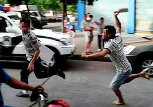 Đưa người say đến nhà văn hóa, 2 công an xã bị chém