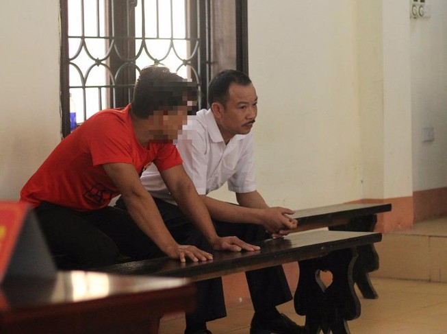 Hồ sơ bị tẩy xóa, tòa cần triệu tập điều tra viên