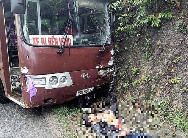 Xe chở khách đi lễ đền Hùng gây tai nạn