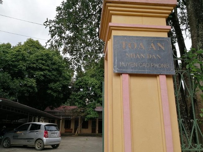 Chánh Văn phòng TAND huyện bị truy nã từng được tặng giấy khen