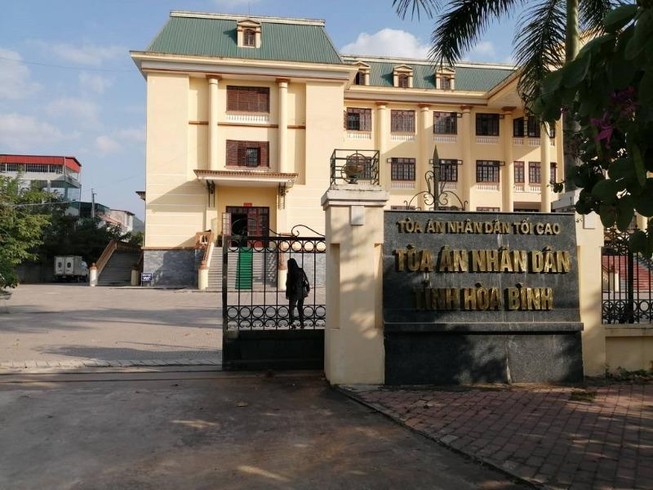 Chánh văn phòng tòa huyện bị truy nã vì trộm cắp dầu