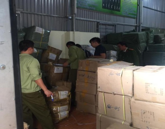 'Bắt tại trận' công ty kinh doanh bao cao su nghi giả