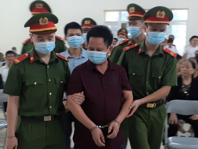 Chủ quán Nhắng nướng bị phạt 12 tháng tù vì làm nhục cô gái