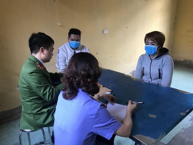Khởi tố nữ chủ quán bánh xèo hành hạ nhân viên 15 tuổi
