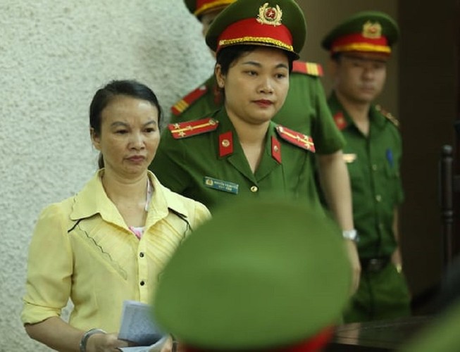 Tòa mời người phiên dịch đến phiên xử mẹ nữ sinh giao gà