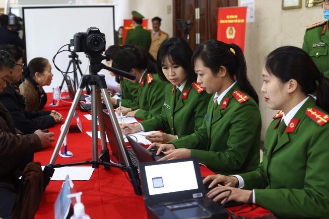 Có thẻ CCCD gắn chip rồi, CCCD mã vạch còn giá trị hay không?