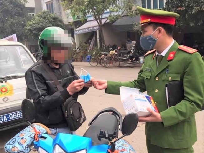 5 người không đeo khẩu trang bị phạt 9 triệu đồng
