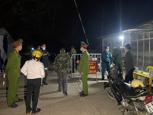 200.000 lượt công an ngày đêm truy vết COVID-19