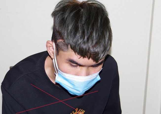 Trần Mạnh Hùng tại cơ quan điều tra. Ảnh: CACC