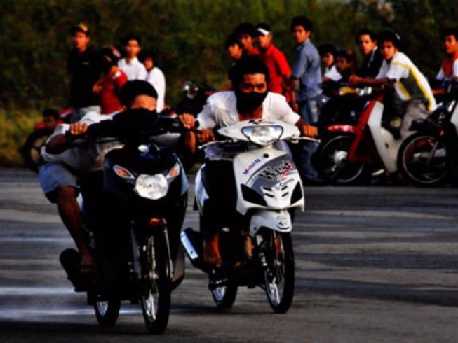 Xem đua xe trái phép có bị truy cứu trách nhiệm hình sự