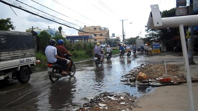 Tự ý kêu thợ sửa vỉa hè có bị phạt?